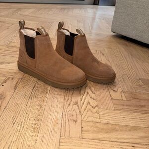 UGG Neumel Chelsea Slipper